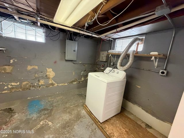 710 N Byrne Road, Toledo, OH 43607