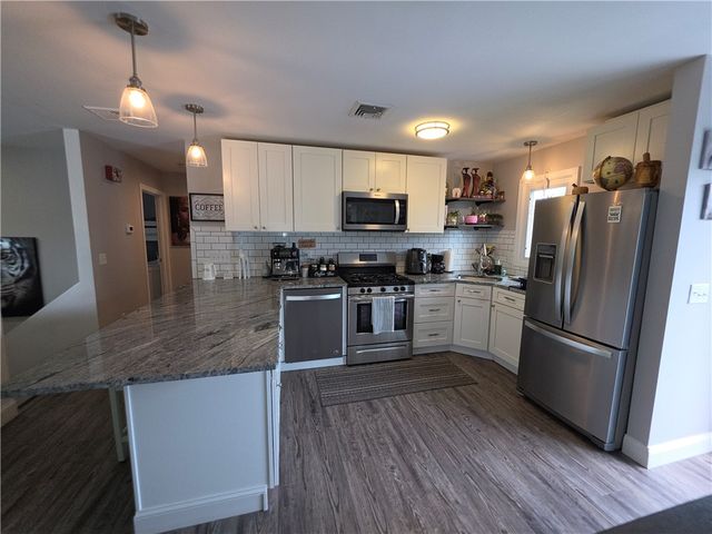 95 2nd Avenue, Cranston, RI 02910