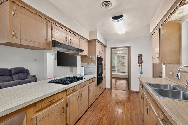 504 Rickey Canyon Avenue, Desoto, TX 75115