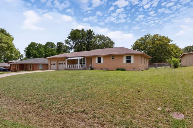 504 Rickey Canyon Avenue, Desoto, TX 75115