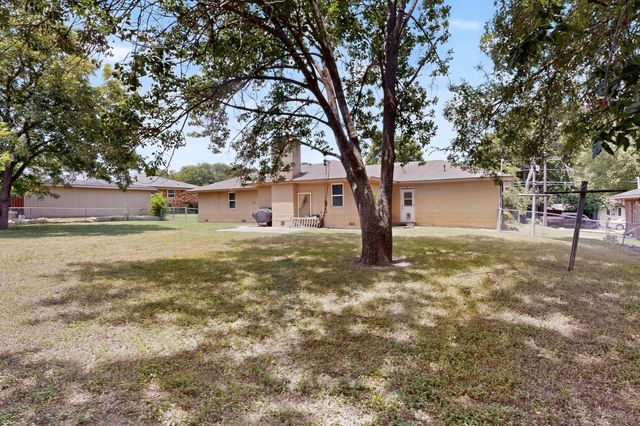 504 Rickey Canyon Avenue, Desoto, TX 75115