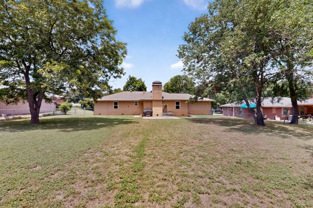504 Rickey Canyon Avenue, Desoto, TX 75115