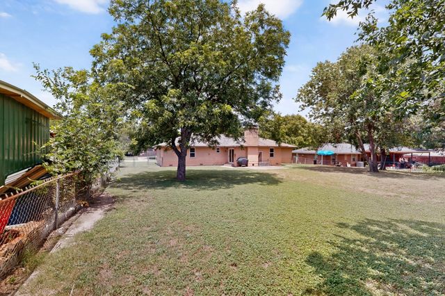 504 Rickey Canyon Avenue, Desoto, TX 75115