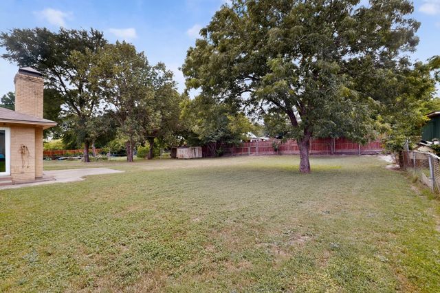 504 Rickey Canyon Avenue, Desoto, TX 75115