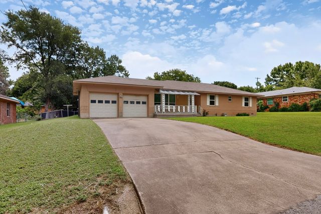 504 Rickey Canyon Avenue, Desoto, TX 75115