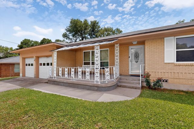 504 Rickey Canyon Avenue, Desoto, TX 75115