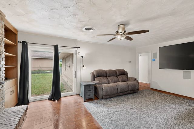 504 Rickey Canyon Avenue, Desoto, TX 75115