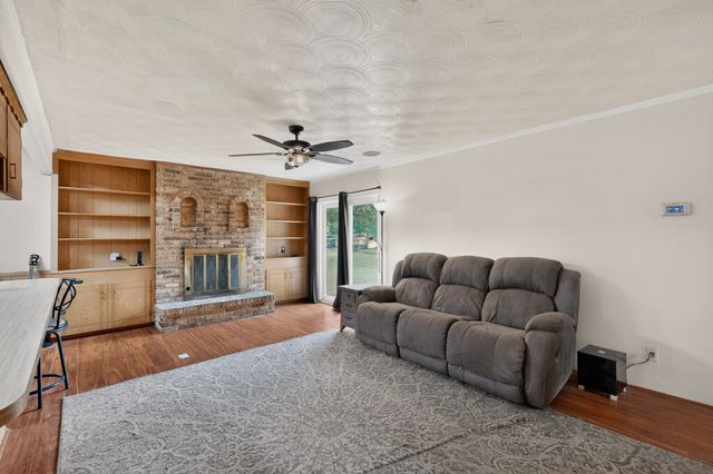504 Rickey Canyon Avenue, Desoto, TX 75115