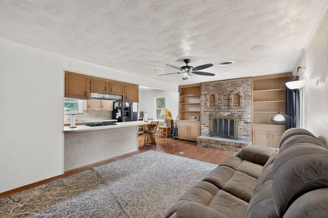 504 Rickey Canyon Avenue, Desoto, TX 75115