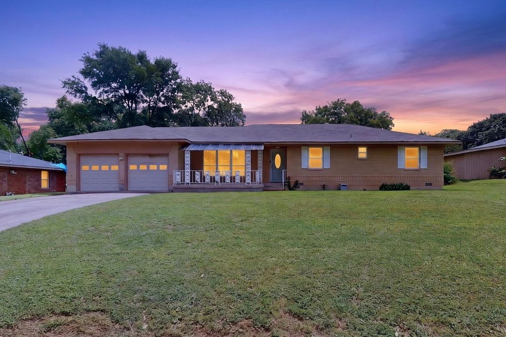 504 Rickey Canyon Avenue, Desoto, TX 75115
