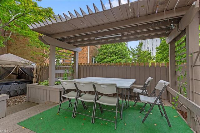 424 W Princess Anne RD, Norfolk, VA 23517