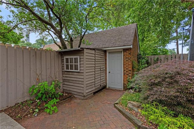 424 W Princess Anne RD, Norfolk, VA 23517