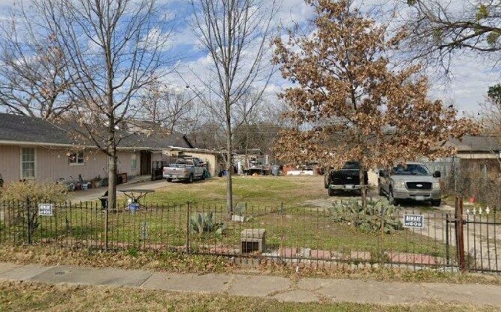 911 Gallagher Street, Dallas, TX 75212