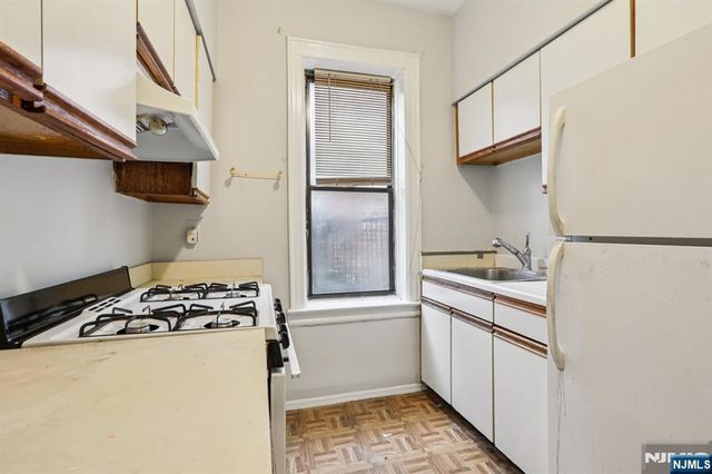 262 Clendenny Avenue 6, Jersey City, NJ 07304