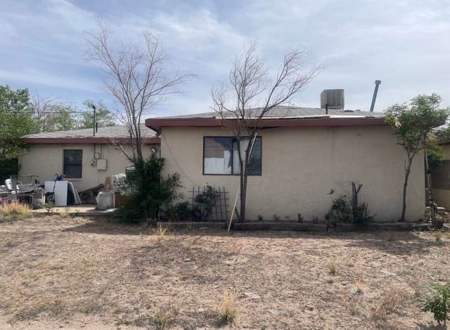 2109 Stanford Drive SE, Albuquerque, NM 87106