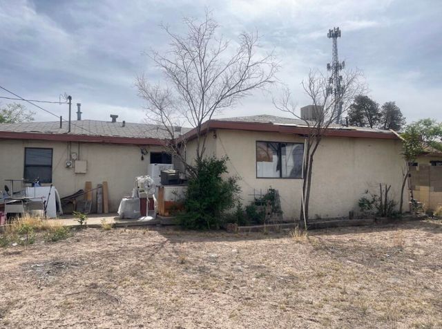 2109 Stanford Drive SE, Albuquerque, NM 87106