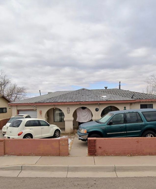2109 Stanford Drive SE, Albuquerque, NM 87106