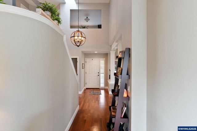 644 Creekside Dr SE, Salem, OR 97306