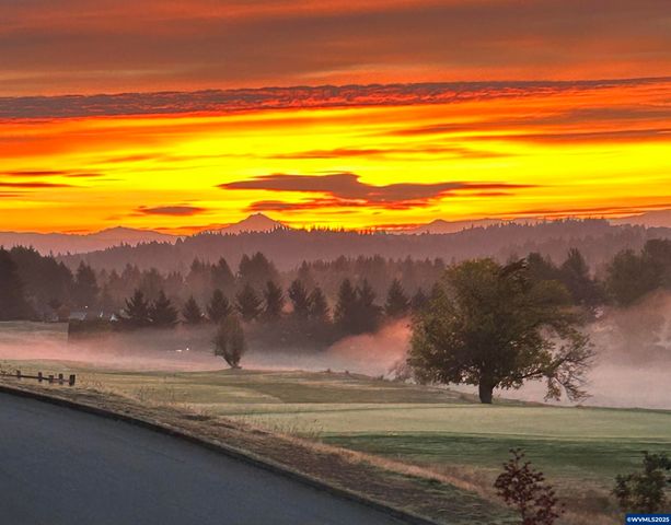 644 Creekside Dr SE, Salem, OR 97306