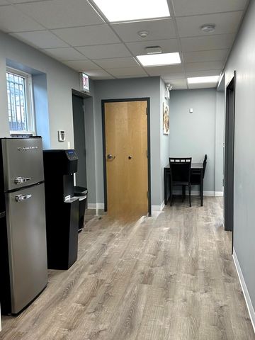 2445 W 71st Street, Chicago, IL 60629