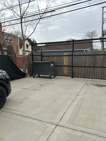 2445 W 71st Street, Chicago, IL 60629