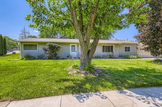36180 N Grandwood Drive, Gurnee, IL 60031