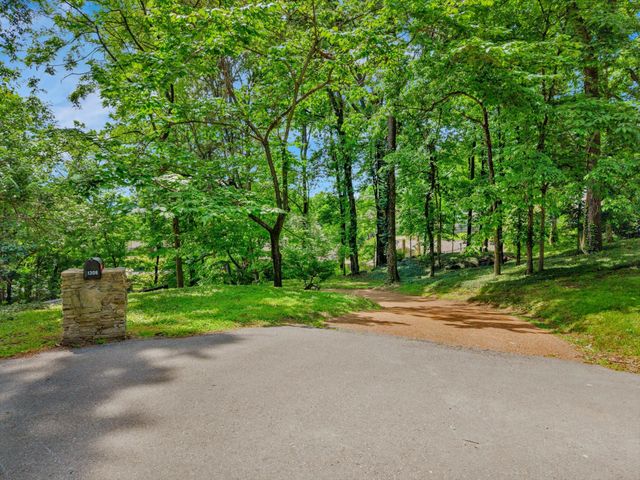 1306 Ewell Ln, Brentwood, TN 37027