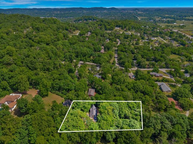 1306 Ewell Ln, Brentwood, TN 37027