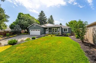 2556 Waters Edge Way, Medford, OR 97504