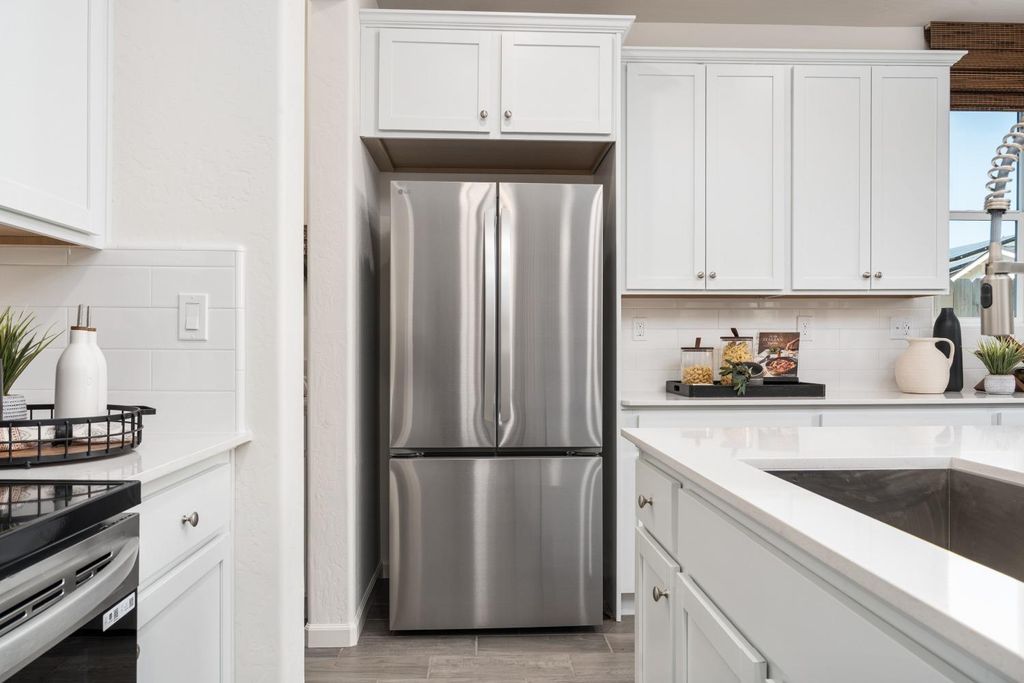 Image 17 of property listing at 6596 E Cresthaven Drive, Fresno, CA 93727