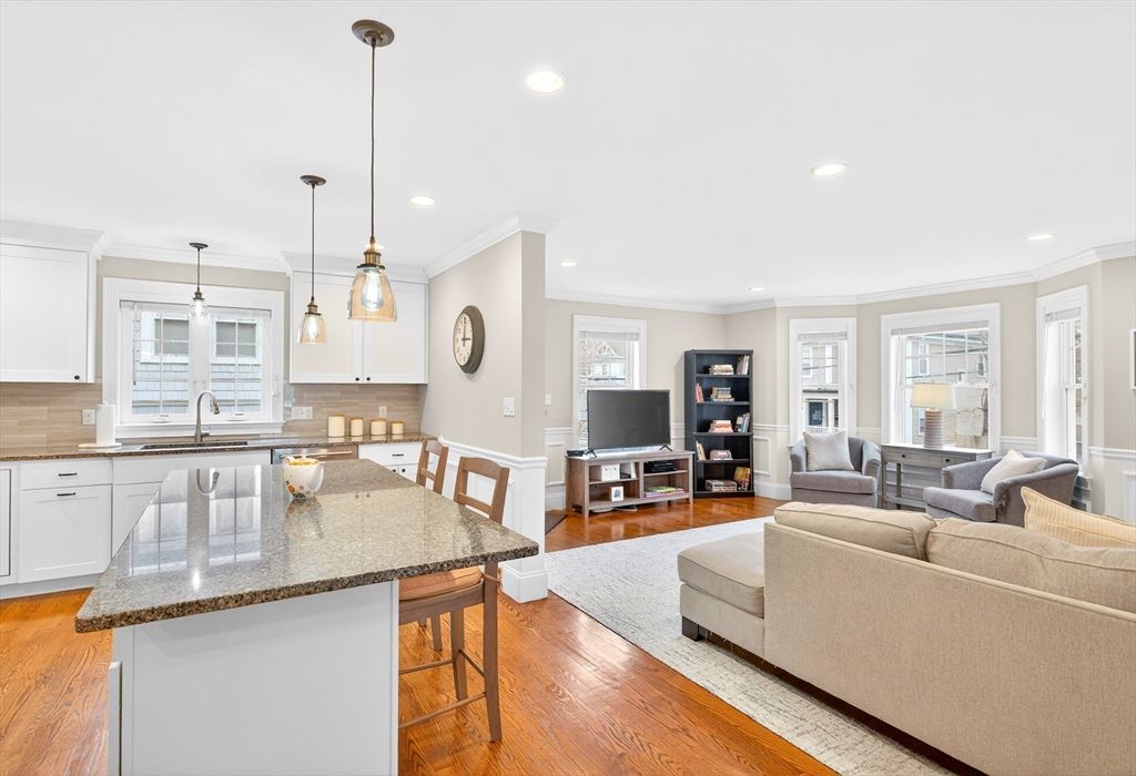 23 Palmer St 1, Waltham, MA 02451