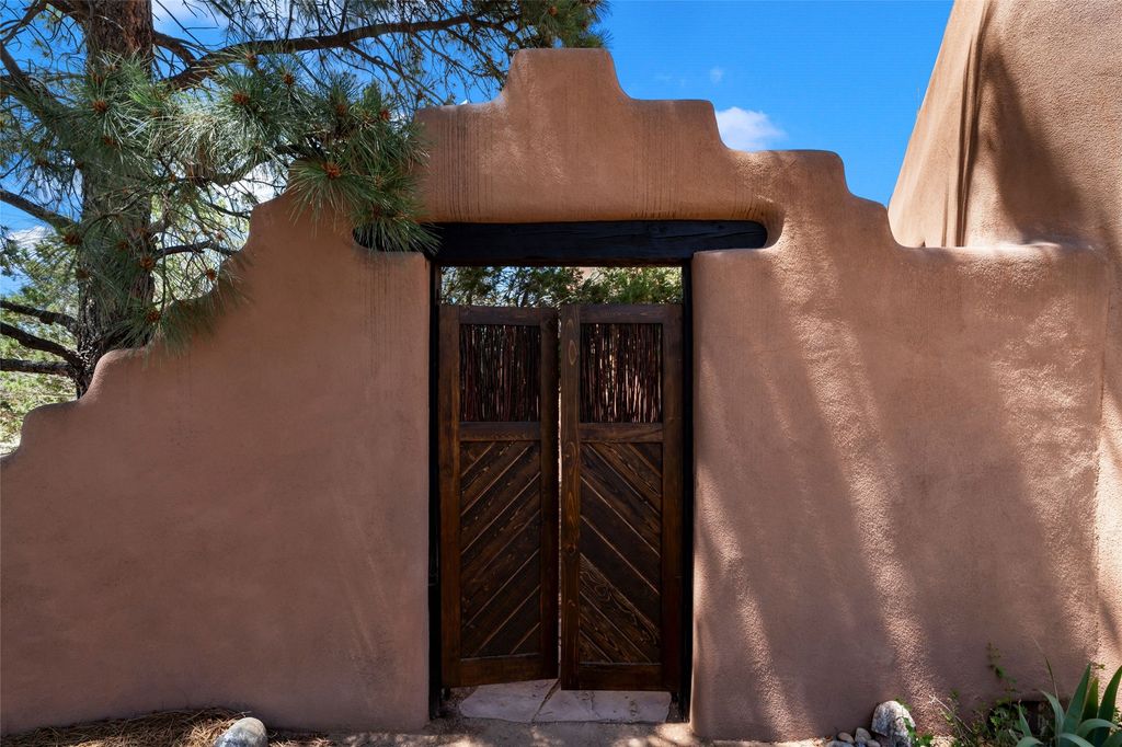 266 Tano Road, Santa Fe, NM 87506