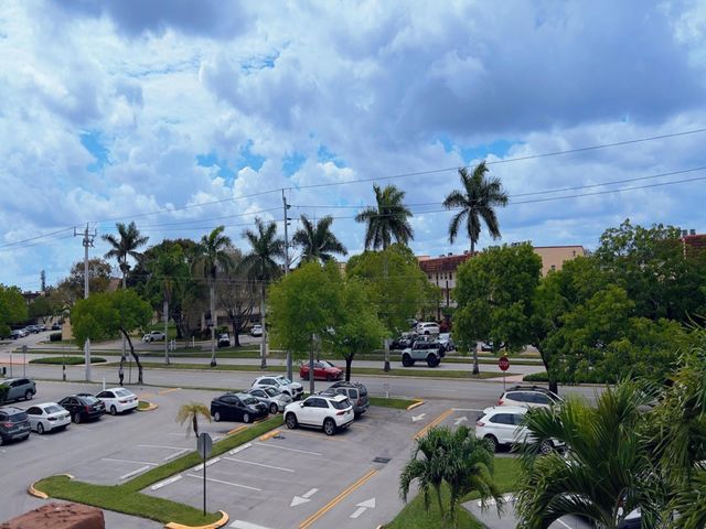 8901 Sunrise Lakes Boulevard 307, Sunrise, FL 33322