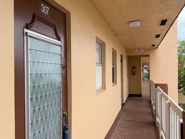8901 Sunrise Lakes Boulevard 307, Sunrise, FL 33322