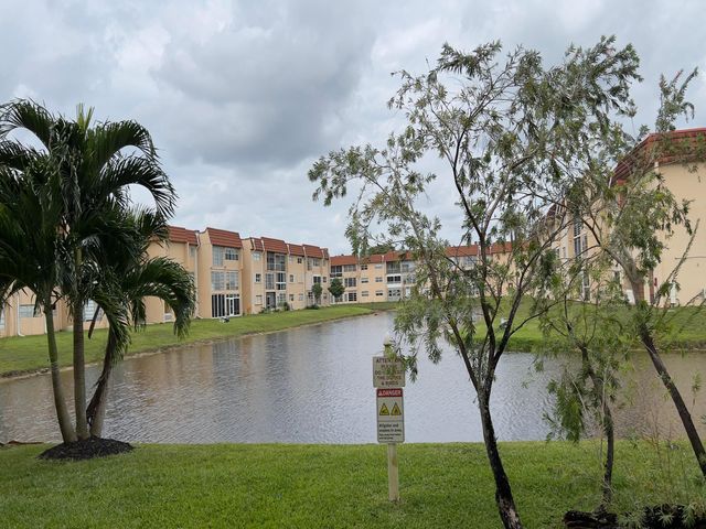 8901 Sunrise Lakes Boulevard 307, Sunrise, FL 33322