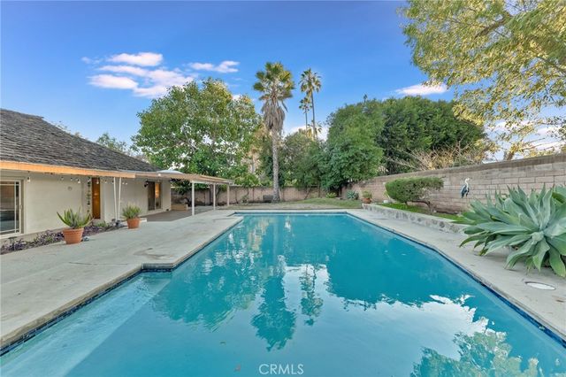 10261 Calvin, Northridge, CA 91324