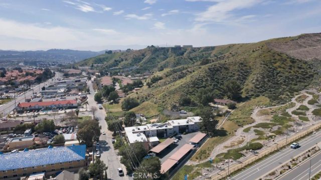 17847 Beneda 16, Canyon Country, CA 91351