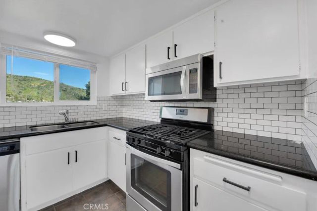 17847 Beneda 16, Canyon Country, CA 91351