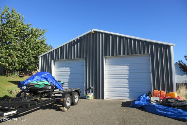 80 Hickory Ln, Selah, WA 98942