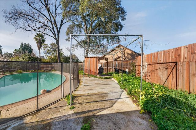 6500 Cookson Ct, Fair Oaks, CA 95628