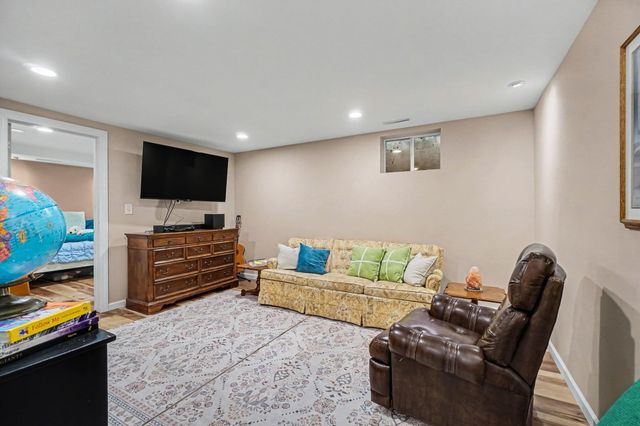 1205 Cambridge Drive, Kalamazoo, MI 49001