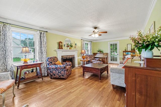 1205 Cambridge Drive, Kalamazoo, MI 49001