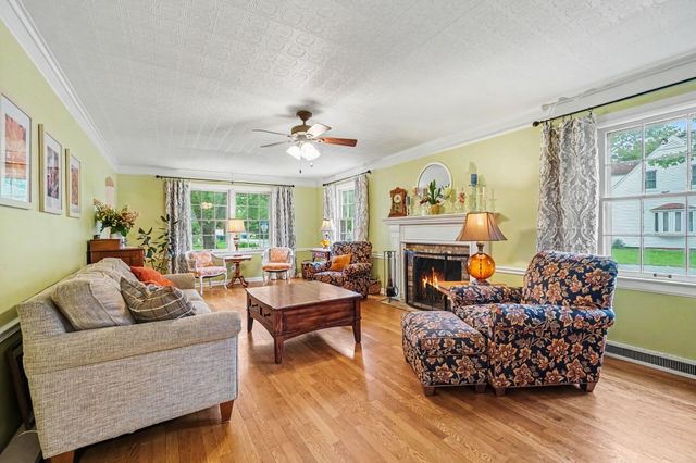 1205 Cambridge Drive, Kalamazoo, MI 49001