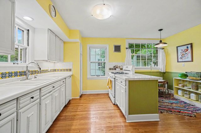 1205 Cambridge Drive, Kalamazoo, MI 49001