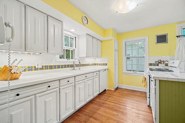 1205 Cambridge Drive, Kalamazoo, MI 49001