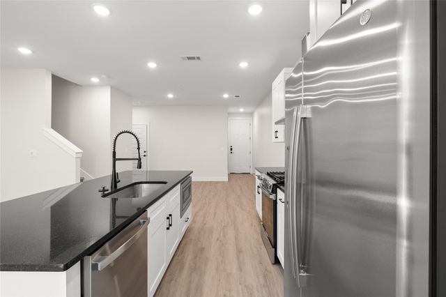 5512 Mobeetie LOOP, Bee Cave, TX 78738