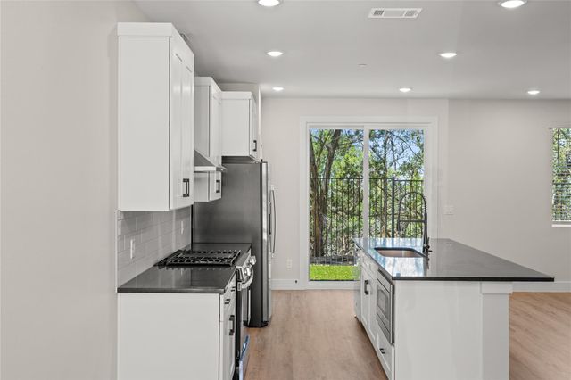 5512 Mobeetie LOOP, Bee Cave, TX 78738