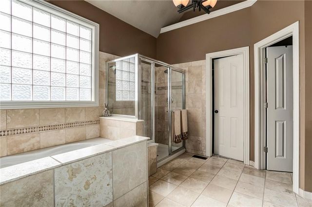 9839 Vista Drive, Lenexa, KS 66220