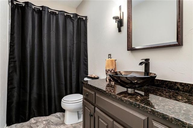 9839 Vista Drive, Lenexa, KS 66220