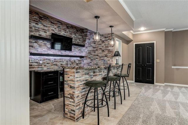 9839 Vista Drive, Lenexa, KS 66220